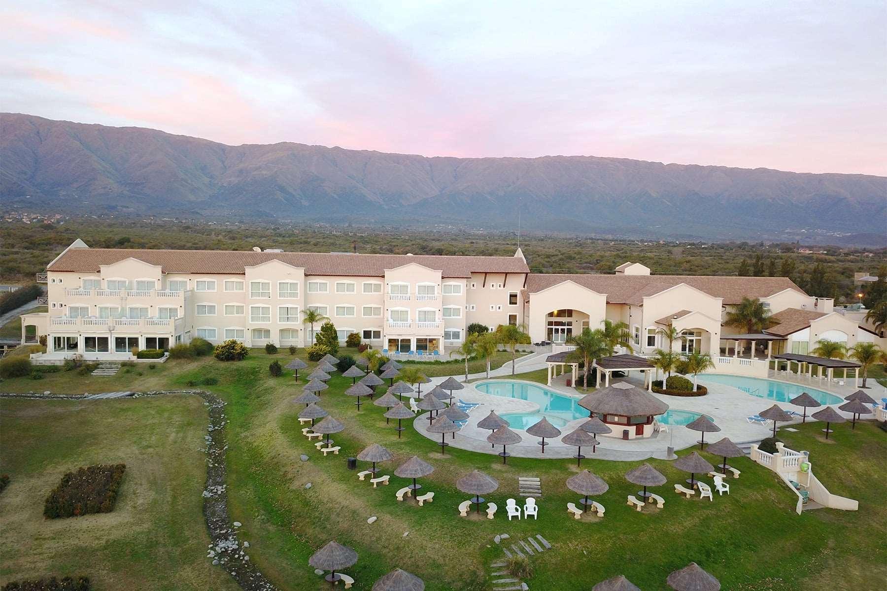 Howard Johnson Resort Spa & Convention Center Merlo Dış mekan fotoğraf