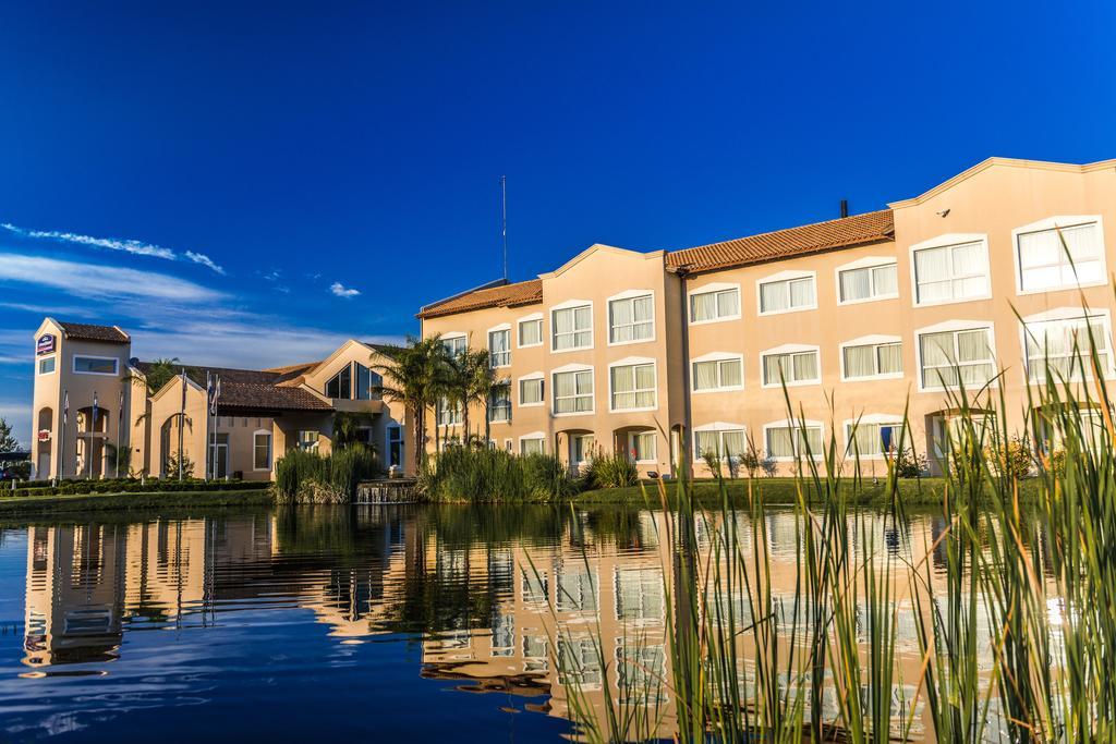 Howard Johnson Resort Spa & Convention Center Merlo Dış mekan fotoğraf