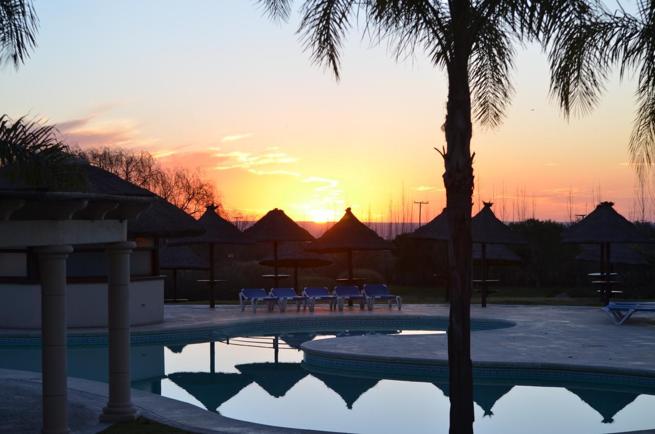 Howard Johnson Resort Spa & Convention Center Merlo Dış mekan fotoğraf