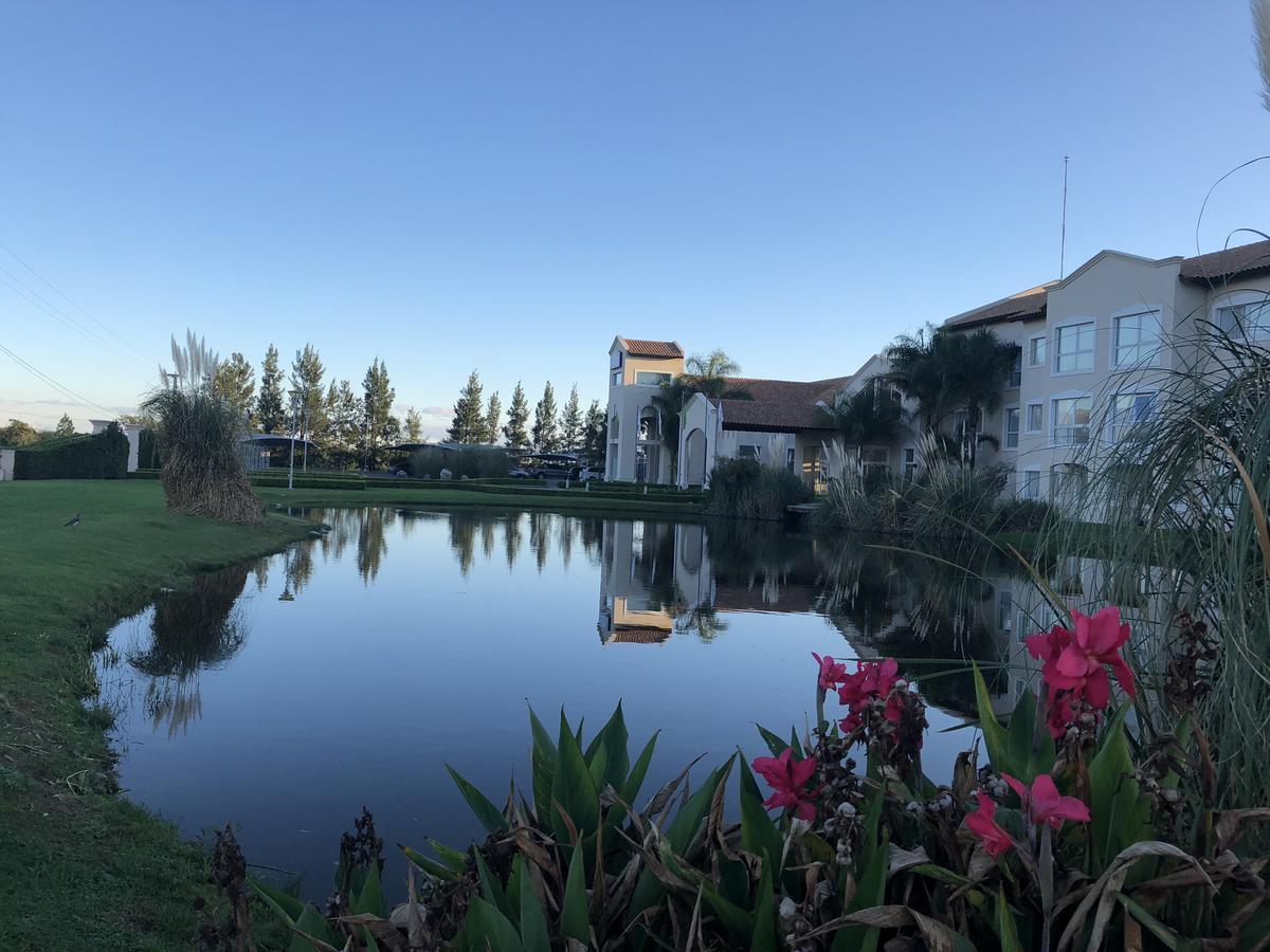 Howard Johnson Resort Spa & Convention Center Merlo Dış mekan fotoğraf